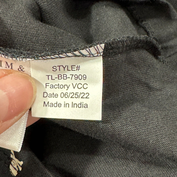 Kids Halloween Trick or Treat Shirt Size 9/10 Black Gray Skeleton Pumpkin Design - Picture 10 of 11